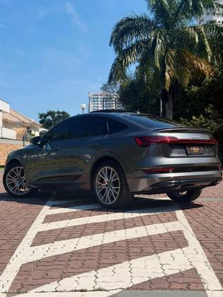 AUDI E-TRON ELÉTRICO SPORTBACK PERFORMANCE BLACK QUATTRO AUDI E-TRON ELÉTRICO SPORTBACK PERFORMANCE BLACK QUATTRO